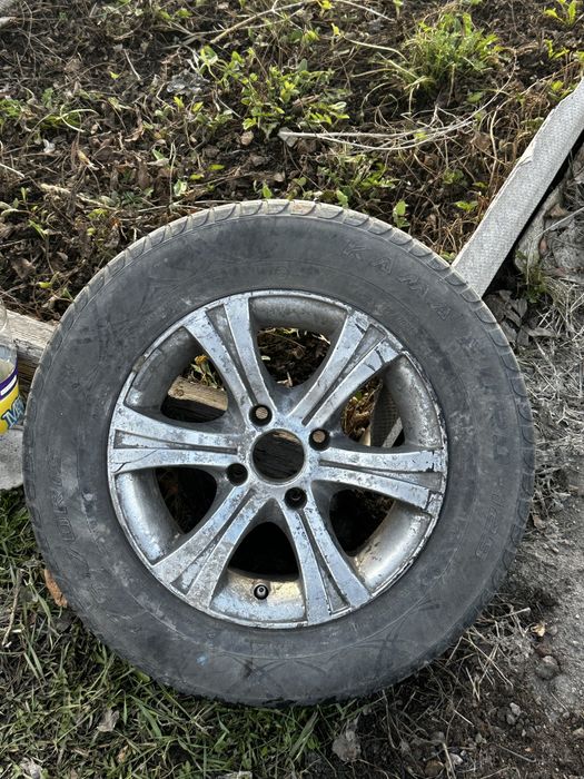 Продам 2 колеса одно от скутера