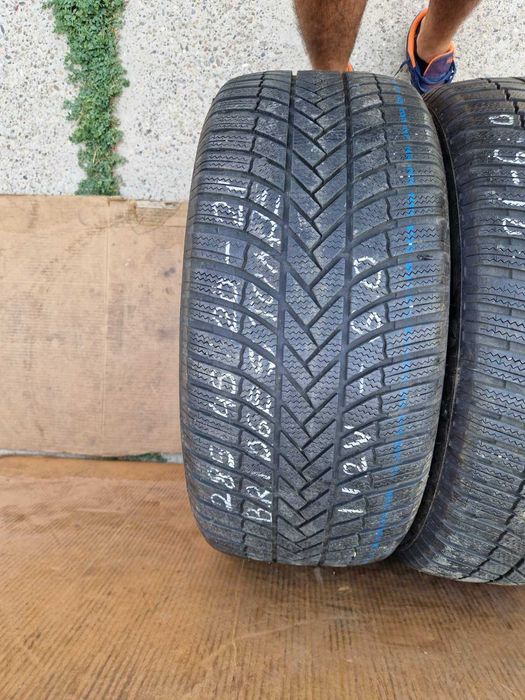 2 Bridgestone R20 285/45 Зимни гуми  DOT3221