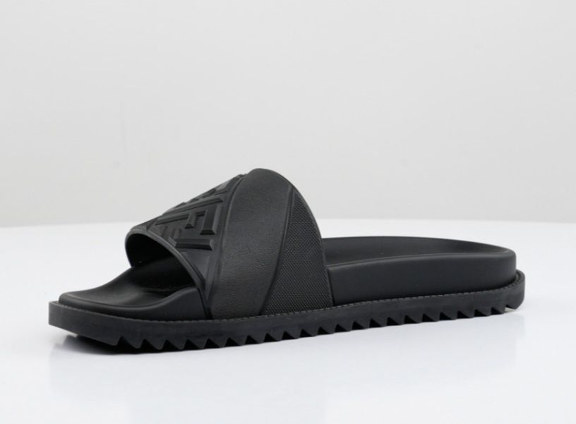 Мъжки чехли на Fendi