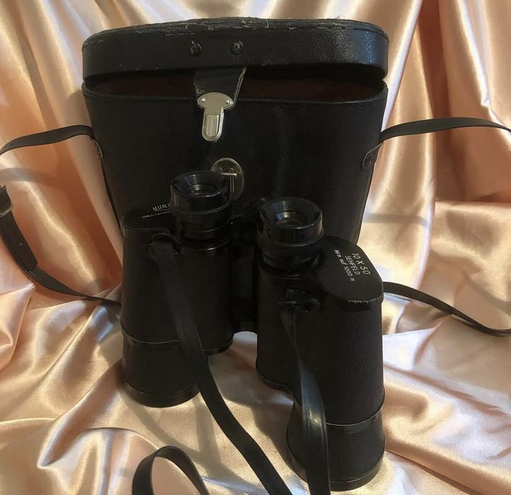 Binoclu HUNTER 10x50, în stare bună de funcționare