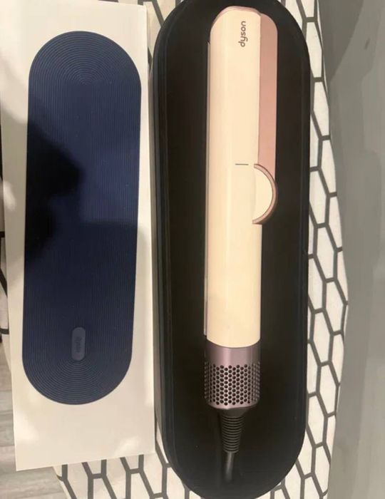 Dyson airstrait new