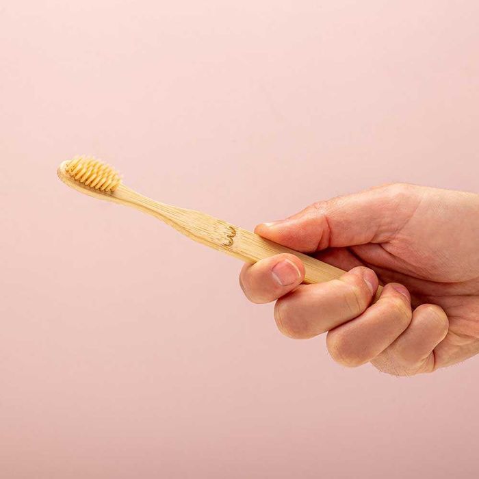 Комплект закачливи бамбукови четки за зъби за Него и Нея