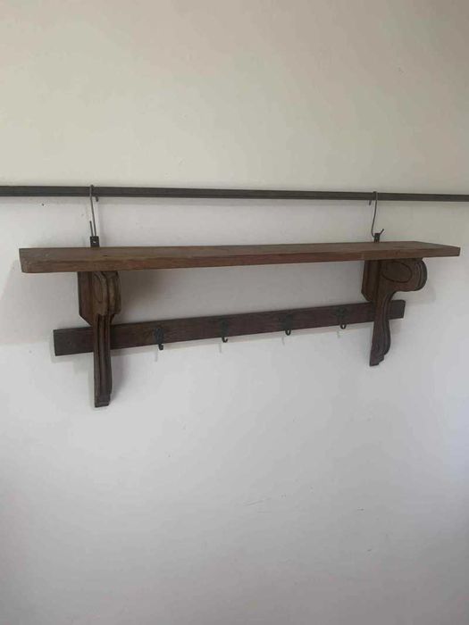 Polita cuier din lemn masiv sculptat