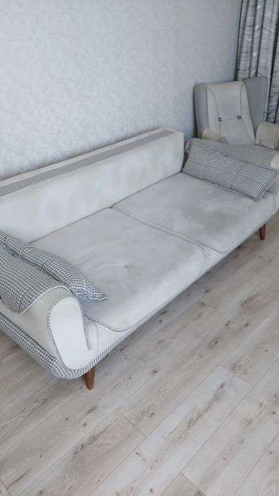 Диван и два кресла