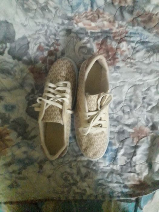 НОВЫЕ кроссовки женские 39 размер