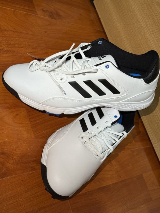 Vând adidași de golf