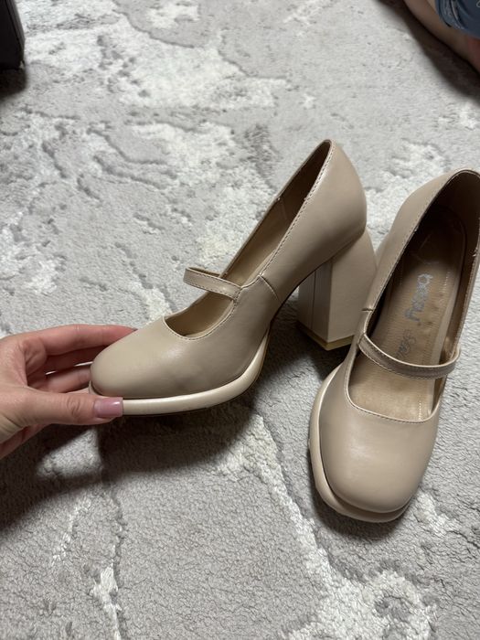 Туфли новые светлые