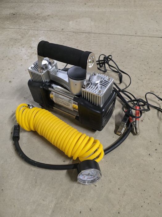 Компресор за гуми 12V