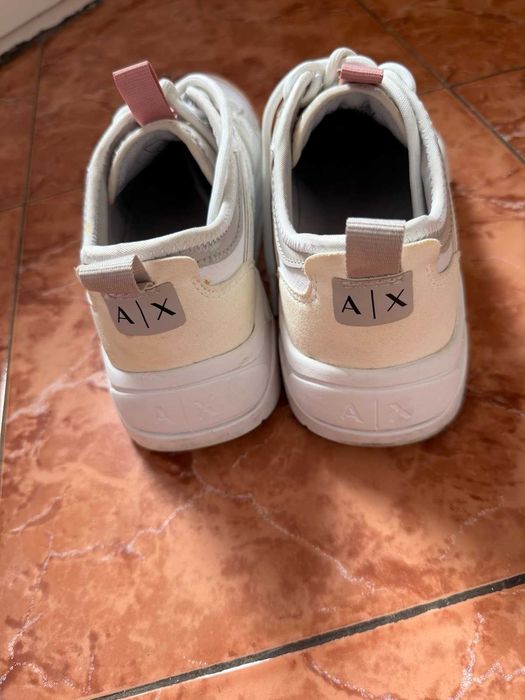 Продам дамски сникърси Armani Exchange