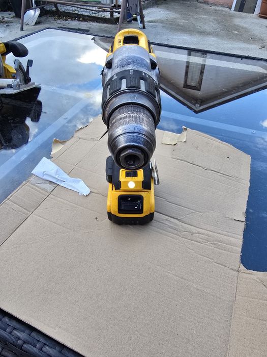 Bormașina dewalt dcd996