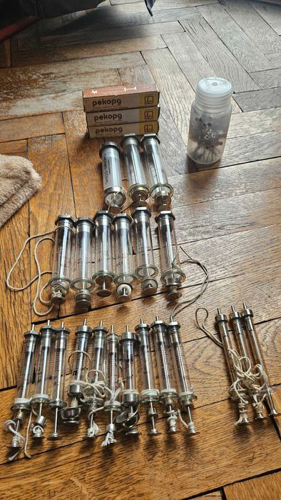 Ретро стъклени спринцовки 25 броя 20 мл – 3 броя + рекорд