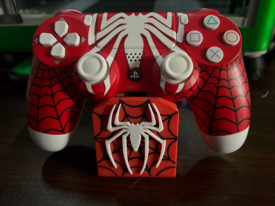 Suport controler Spider-Man – cadoul ideal pentru gameri