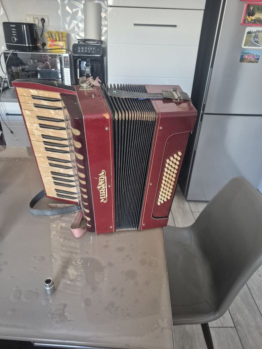 Vănd Acordeon  Miranda  48 bași