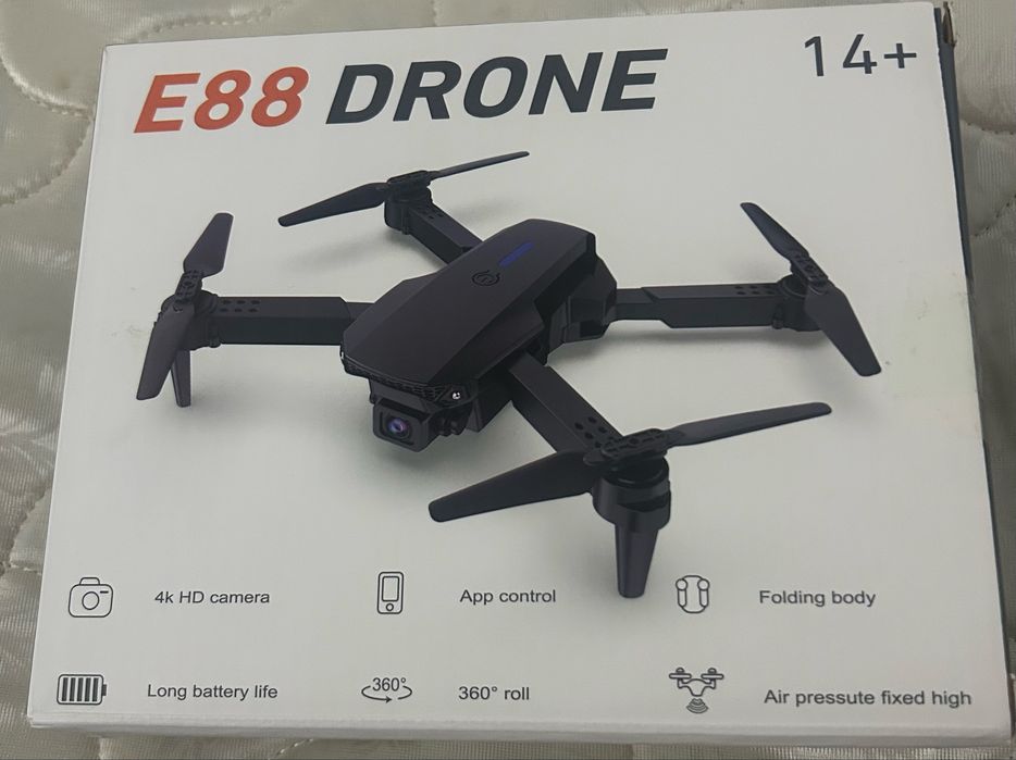 дрон с пультом управление