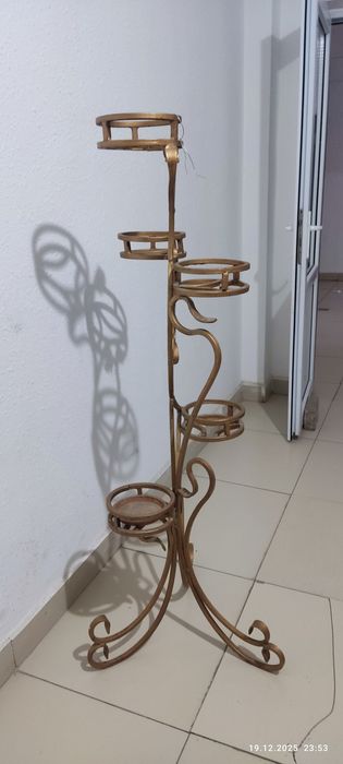 Подставка под цветы