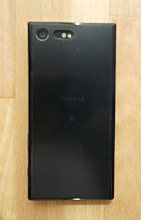 Смартфон Sony Xperia X-compact. Мн. добър