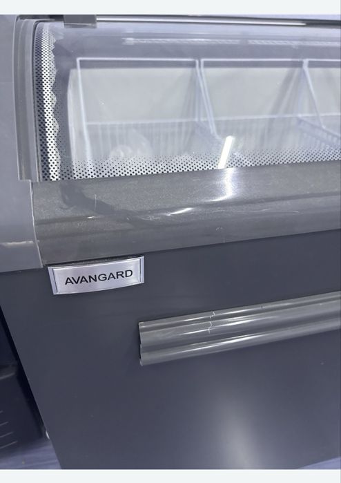 Морозильник витринный 3-хдверный сост новый