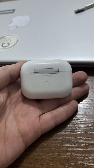 Продам AirPods Pro 1 поколения