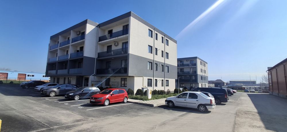 Vând apartament complet mobilat
