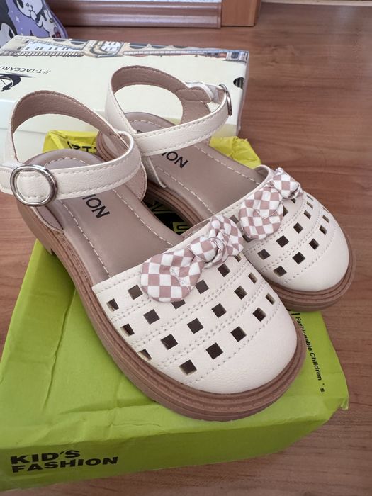 Сандали новые для девочек