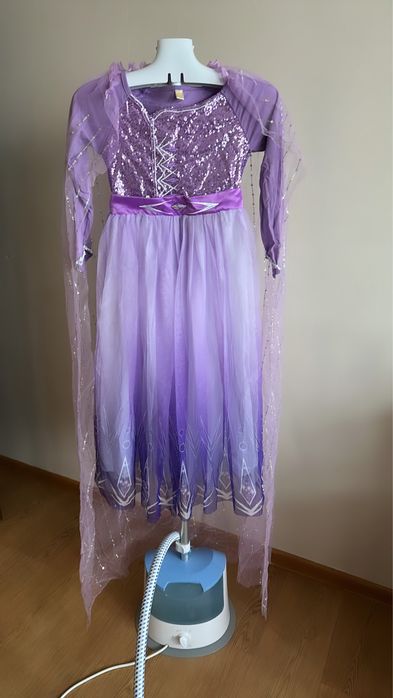 Карнавальные платья и туфли принцесс