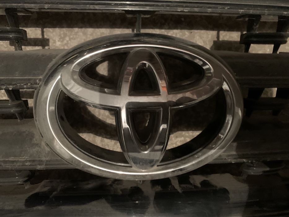 Решетка радиатора Land Cruiser