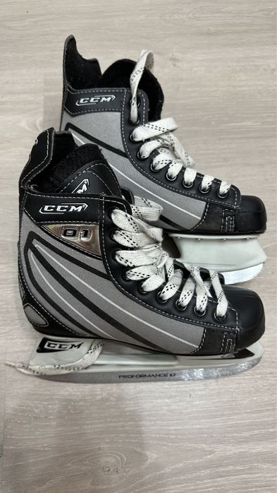 Коньки CCM, 34 размер