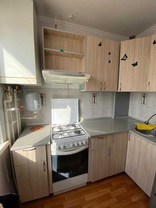 продам 2 комнатную Спутник