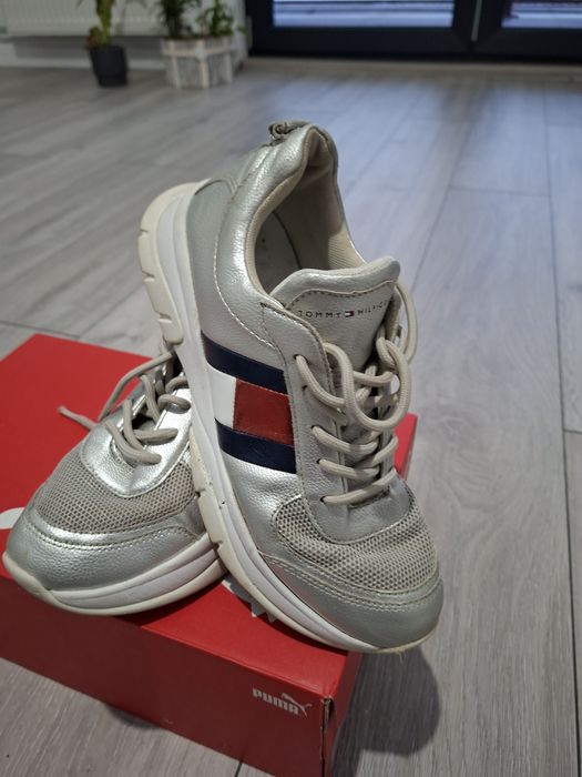 Adidași Tommy Hilfiger