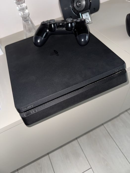 Play Station 4 Slim si Joystick Razer Raiju Tournament Edition