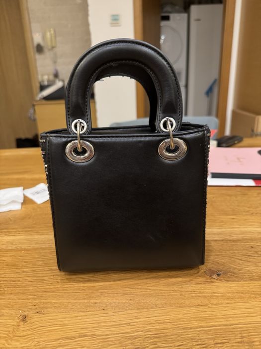 Чанта от бутик Dior използвана