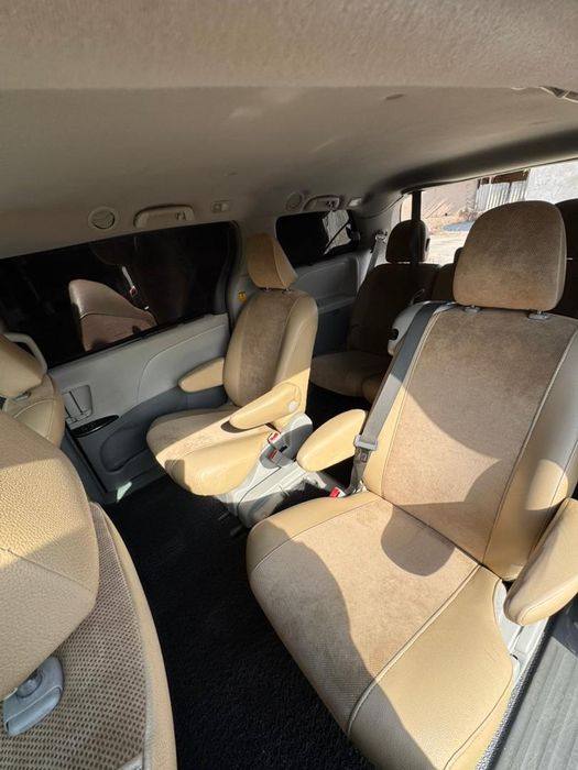 Toyota sienna sotiladi