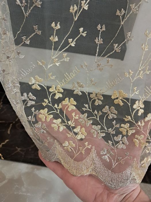 Perdea aurie cu flori  2,30inaltime pe 5,90 lungime