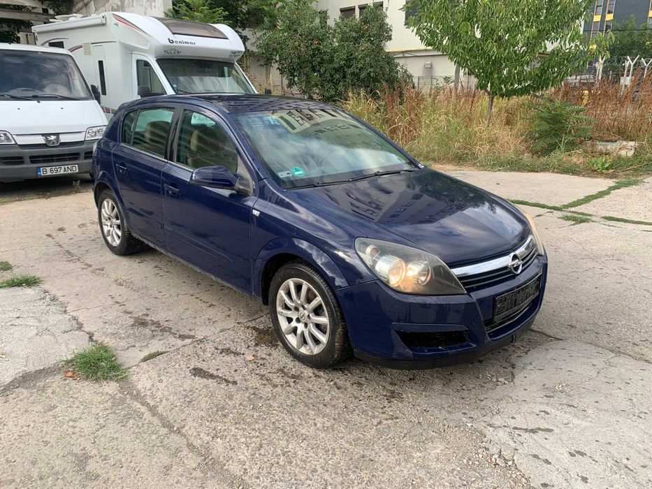 Dezmembrez Opel Astra H 2006 hatchback 1.7