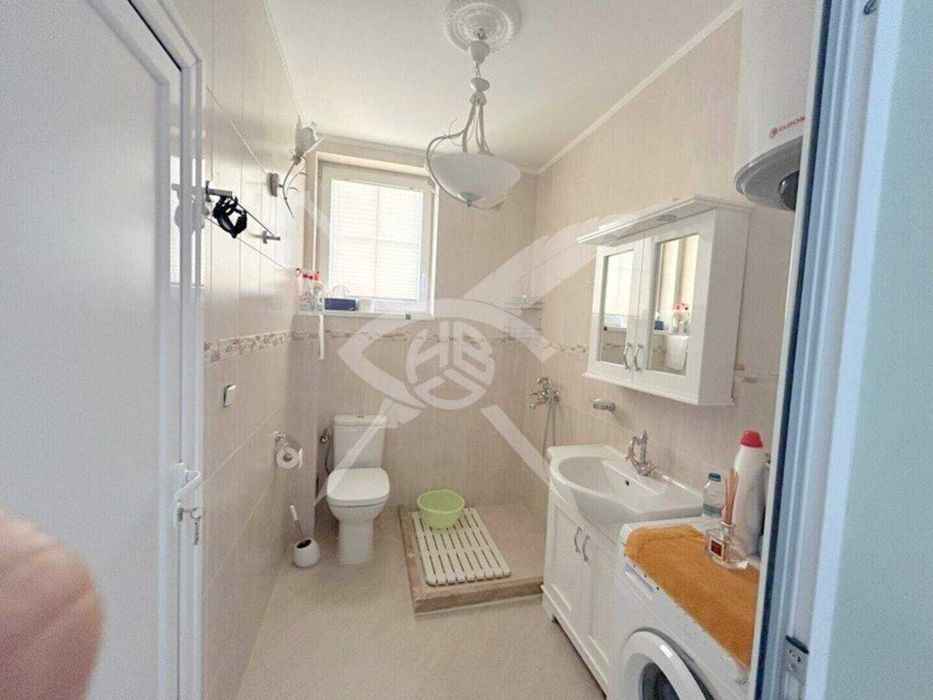Двуетажна къща в Кошарица!