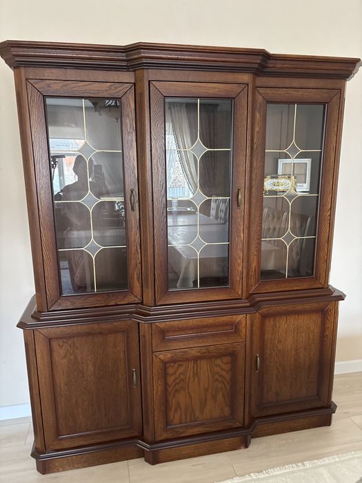 Шкаф витрина сатылады