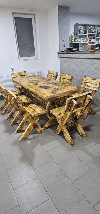 Mobilier rustic din lemn masiv