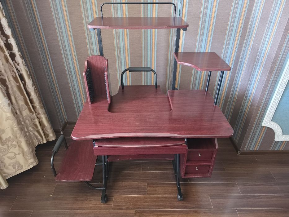 Стол компьютерный