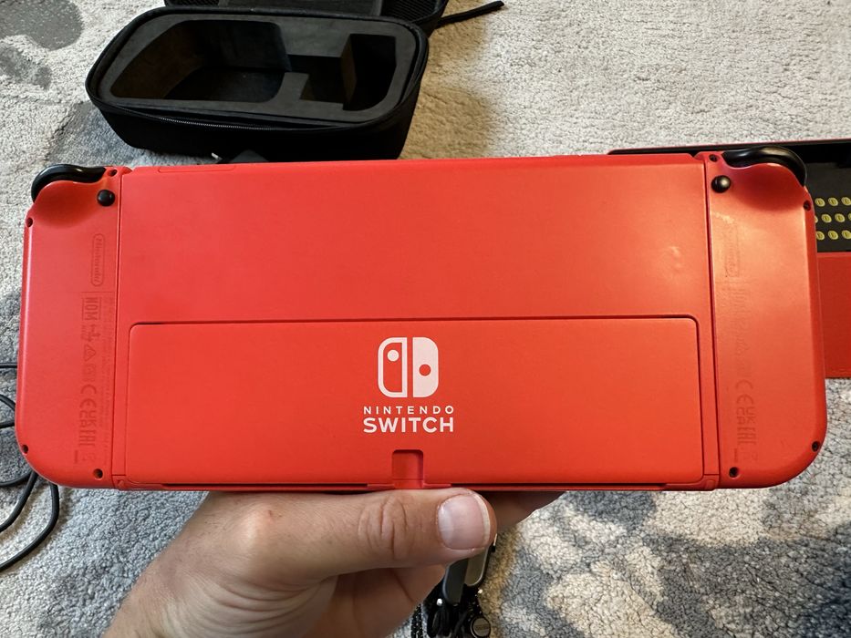 Nintendo Switch OLED - Mario Red Edition