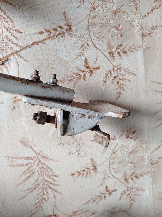 Автомобильный стальной багажник.