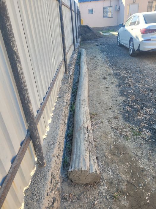 Столб деревянный