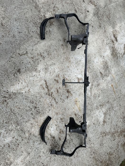 Очиларка маска Mercedes CLS W218 мерцедес цлс в218 maska radiatori