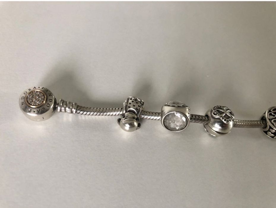 Pandora brățara purtată extrem de putin