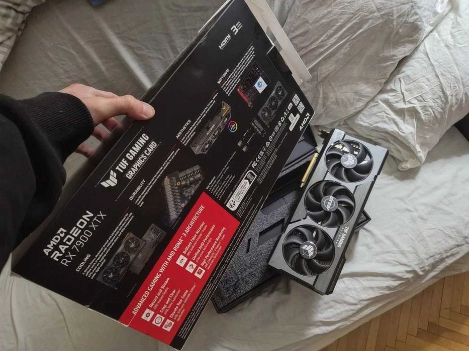 AMD Radeon Asus TUF RX 7900 XTX