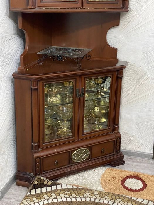 Угловая стенка для зала.