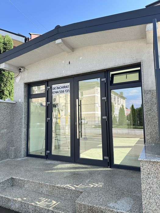 Proprietar închiriez spațiu comercial stradal ultracentral