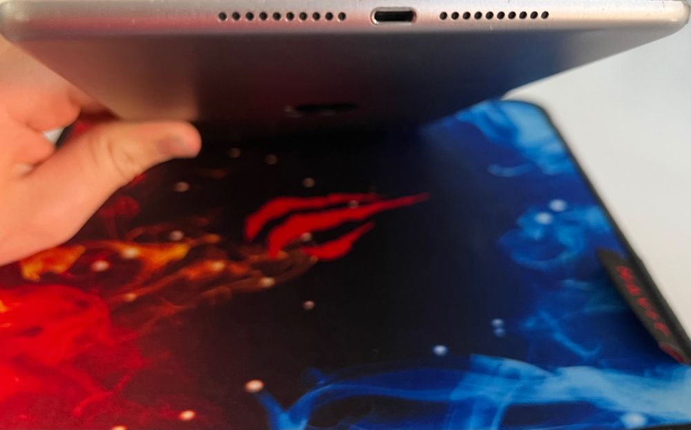 Продавам използван iPad mini 4