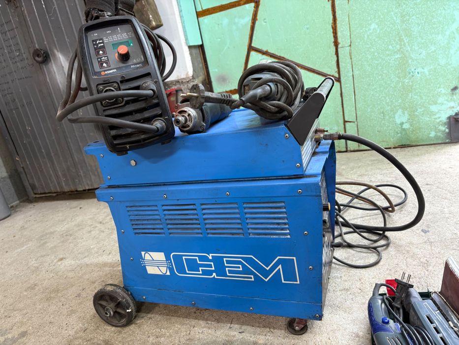 Продават се машините!