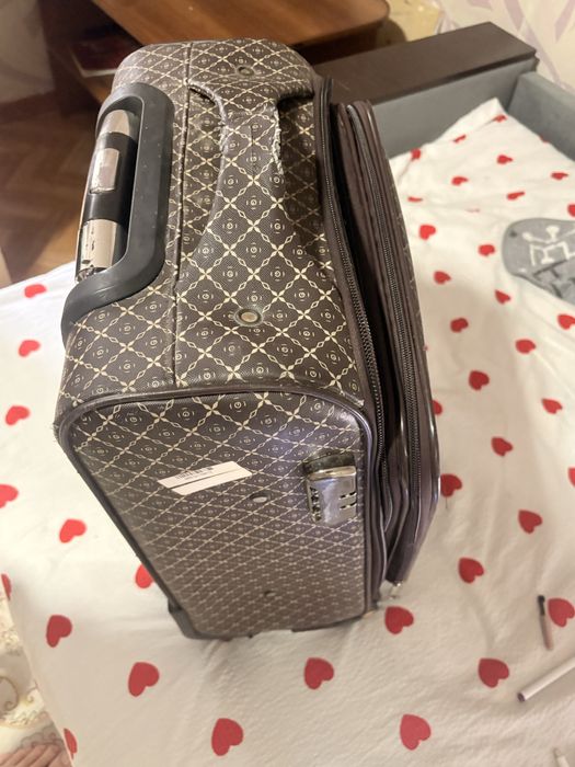 Продам чемодан б/у