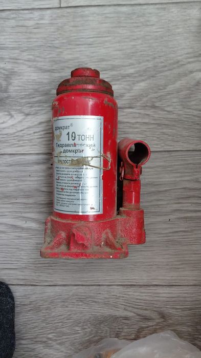 Домкрат на 10 тонн